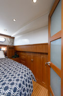 50-03-master_stateroom-5 / 50-03 Grand Banks Eastbay SX