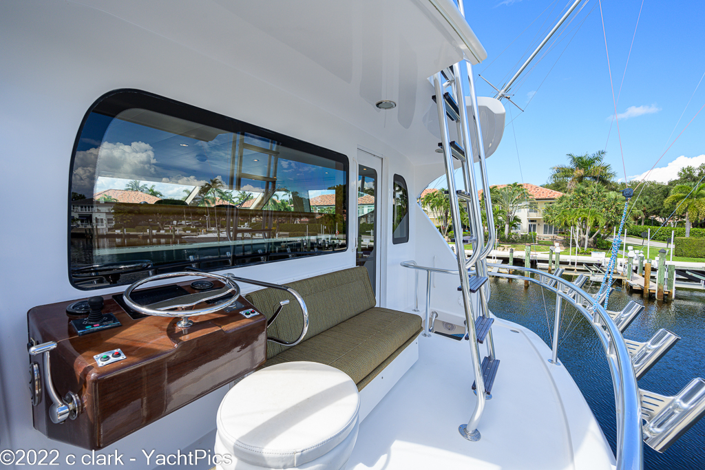 68 Hatteras EB "Therapy"