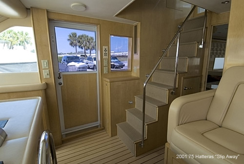 stairs_to_flybridge