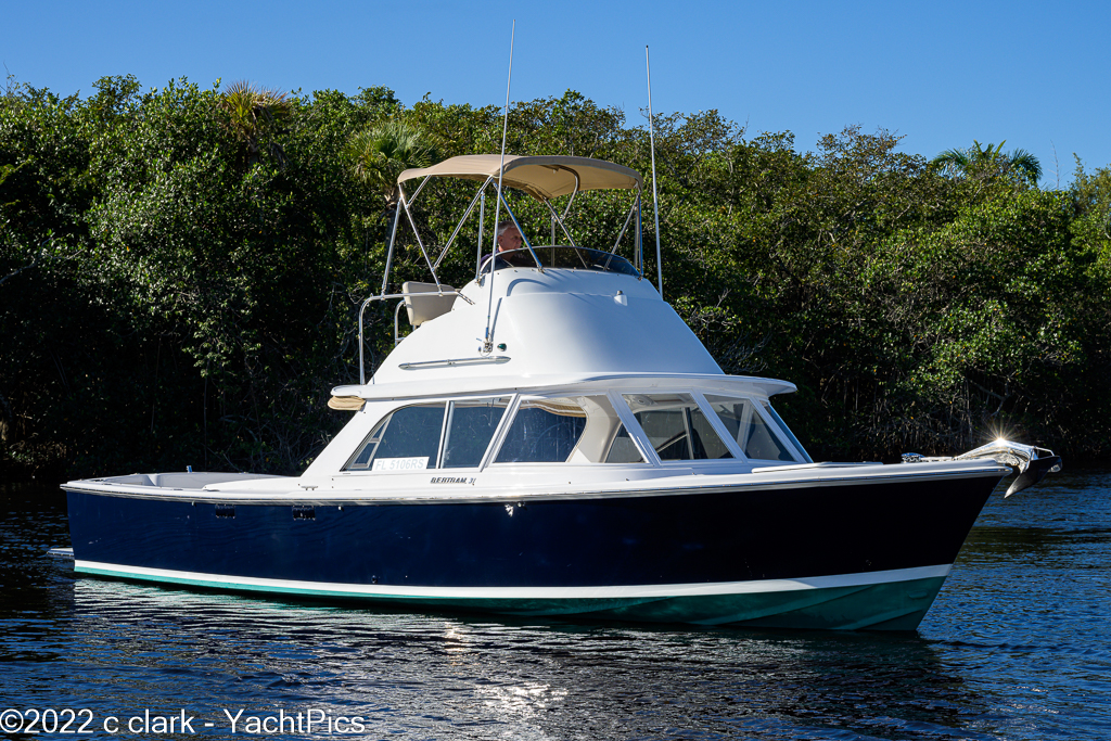 1969 31 Bertram "Floridian"