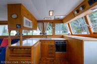 Steele Aweigh-galley-2 / 1998 42 Grand Banks Europa 