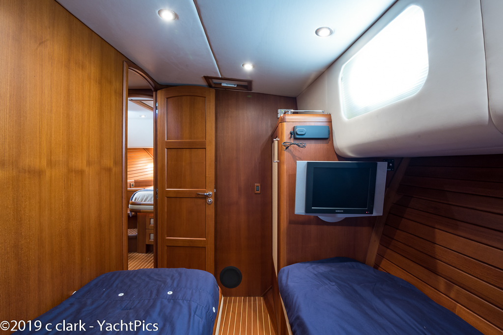 45 Grand Banks Eastbay "Music"