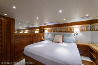Conch Pearl-master_stateroom-5 / 2001 62 Offshore 