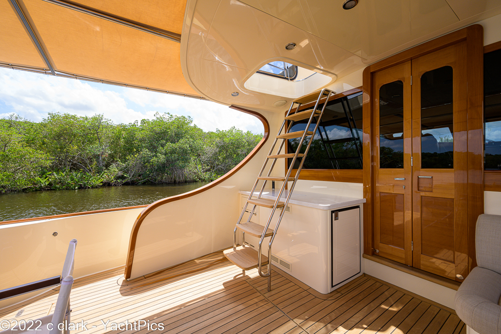 2019 65 Palm Beach Motor Yachts "Avalina"