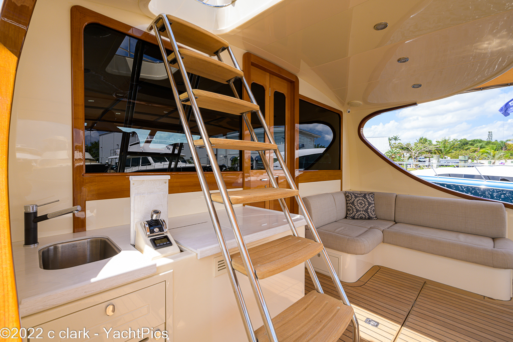 2019 65 Palm Beach Motor Yachts "Avalina"