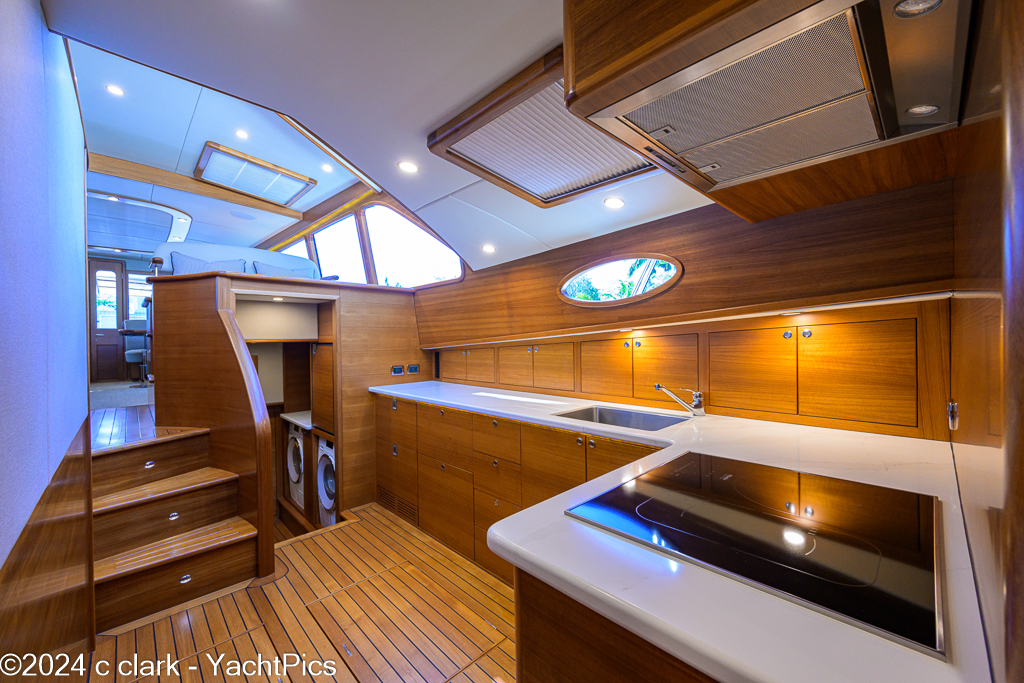 2022 70 Palm Beach Motor Yachts "Falcon"