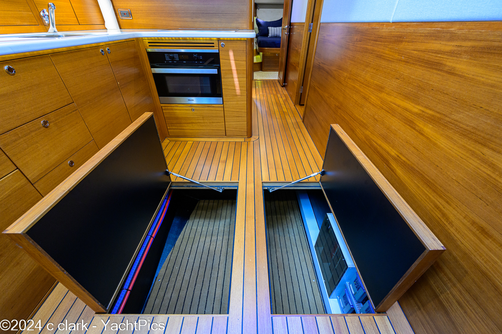 2022 70 Palm Beach Motor Yachts "Falcon"