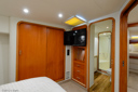 Sheko Gweilo-master_stateroom-3