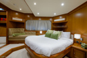 64 Mochi Craft-master_stateroom-2