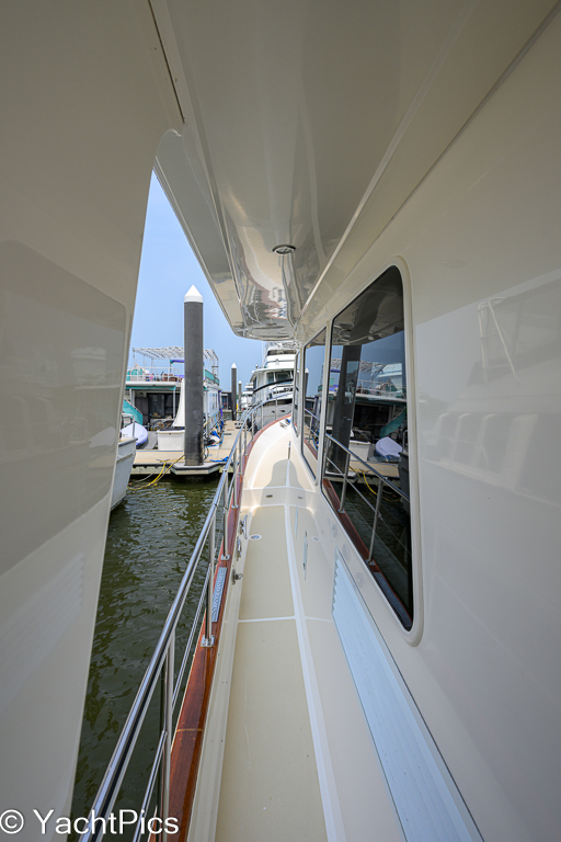 2011 41 Grand Banks Europa "Teal Aweigh"