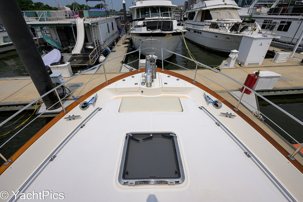 2011 41 Grand Banks Europa "Teal Aweigh"