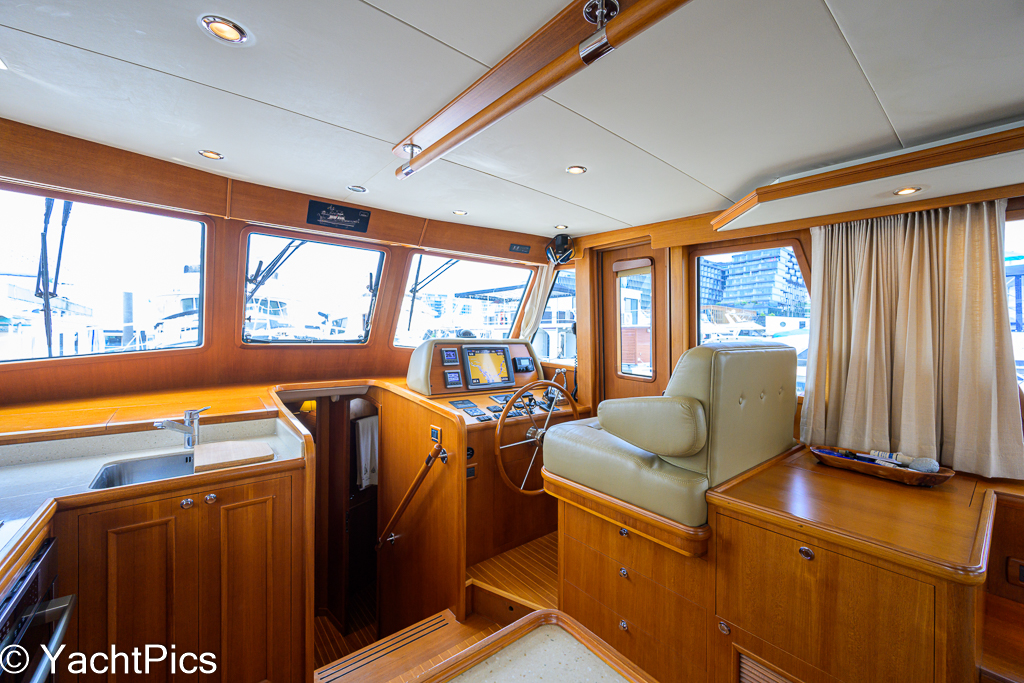 2011 41 Grand Banks Europa "Teal Aweigh"