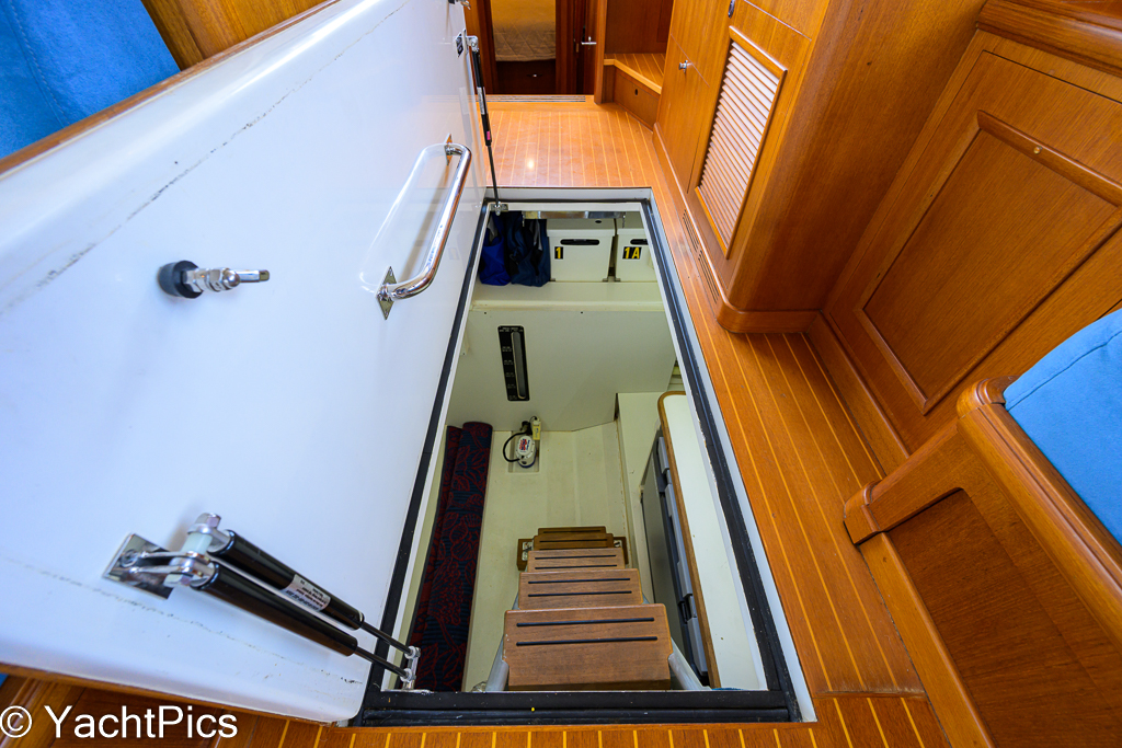 2011 41 Grand Banks Europa "Teal Aweigh"