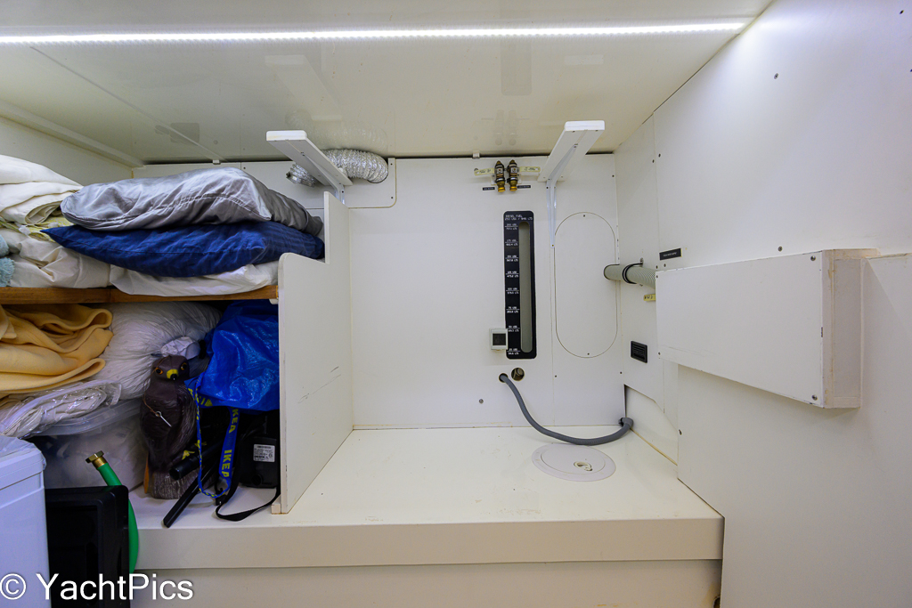 2011 41 Grand Banks Europa "Teal Aweigh"