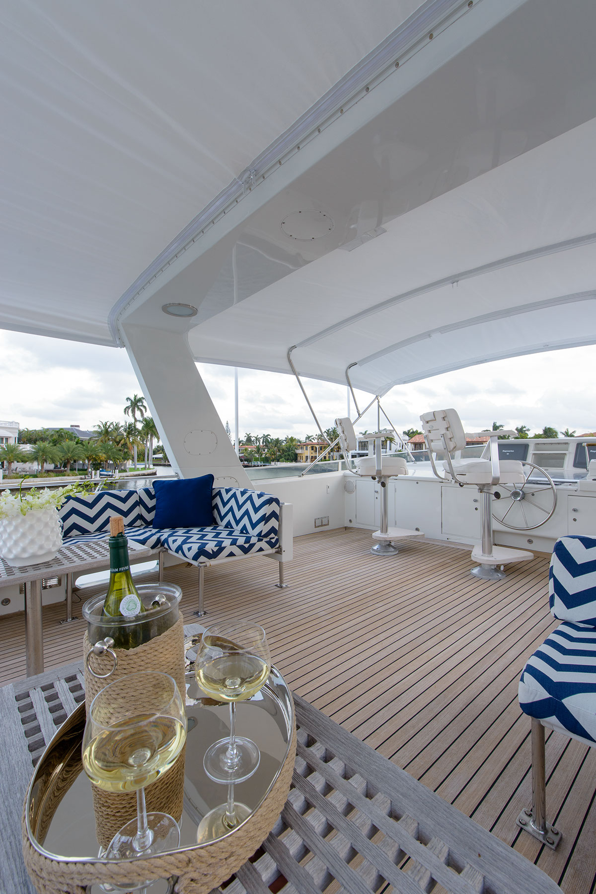 Flybridge of motor yacht Grand Cru